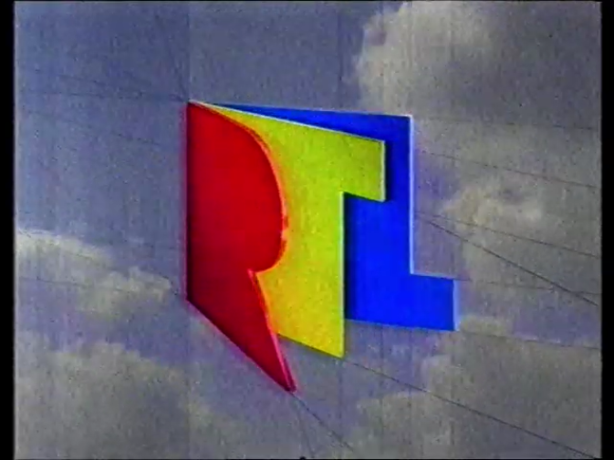 freon_____'s tweet photo. ναι αλλά γιατί το '90 πιάναμε δορυφορική και βλέπαμε wrestlemania και Sat1 και RTL και ΤV5; https://t.co/FWZXFXvCij