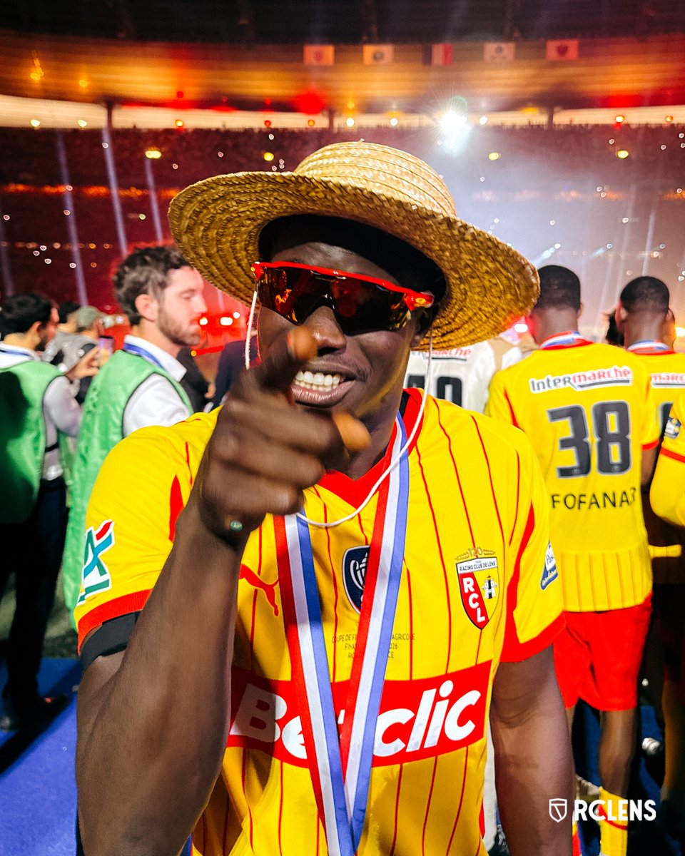 RCLens's tweet photo. Attachez vos ceintures ! 🕶️

#ŒuvreDARTésiens https://t.co/8m2ap24etm