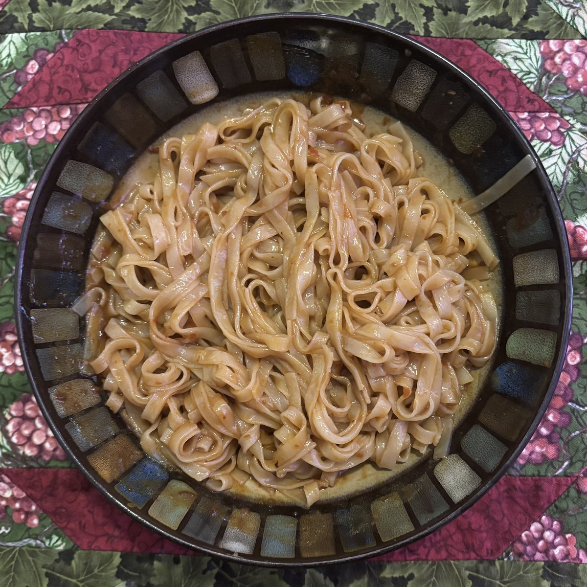 MarcOxoby's tweet photo. #ramenorama Mike’s Organic Foods Ginger Soy Rice Noodles (#159). #iknowitsnotramenyoudonthavetotellme https://t.co/A8ahYuKwqD