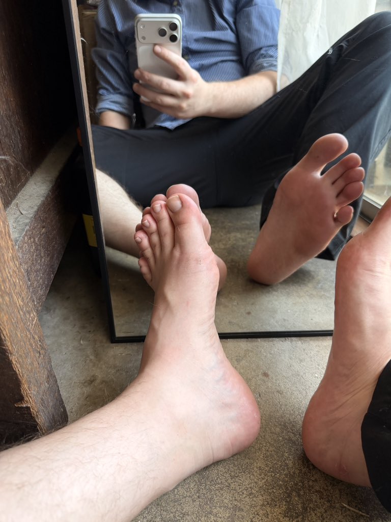 califtguy's tweet photo. feet out, feeling frisky https://t.co/HXm246MzFa