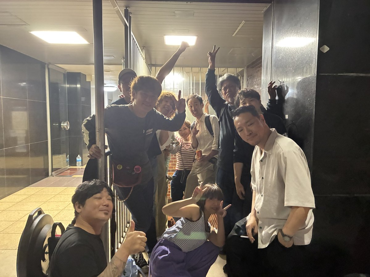 TBHC69's tweet photo. 最初で最後の難波ベアーズ
うるさいFRIDAY 
まさにうるさいFRIDAYだった
このタイミングで僕らに声掛けてくれた
アシスタンツには感謝しかないです
本当に最高の時間だった
遊んでくれたみなさんにも感謝
次は２週間後
大阪＆松坂にて大泥試合
まだまだまだ旅は続く… https://t.co/k2nySElIVO