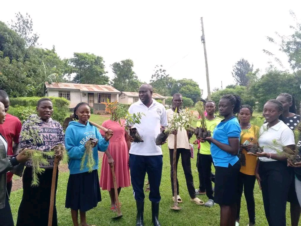 ayowecca_uganda's tweet photo. We fight the rights of nature to restore dignity not just to ecosystems but to the communities whose survival, identity & spiritual wholeness are rooted in living landscapes. #Refi #Web3 #GlobalDayofAction2026 #MonthlyEarthDay #QSimpact #ClimateAction #ClimateResilience #climate https://t.co/XgIDV1oK1X