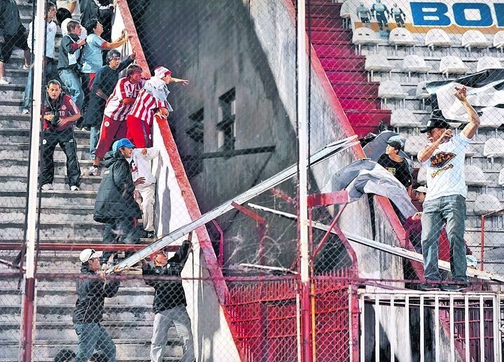 LeonardoUrtiaga's tweet photo. #Huracán vs Estudiantes
Clausura 2011
#QueVuelvanLosVisitantes https://t.co/XL9ZLKDPns