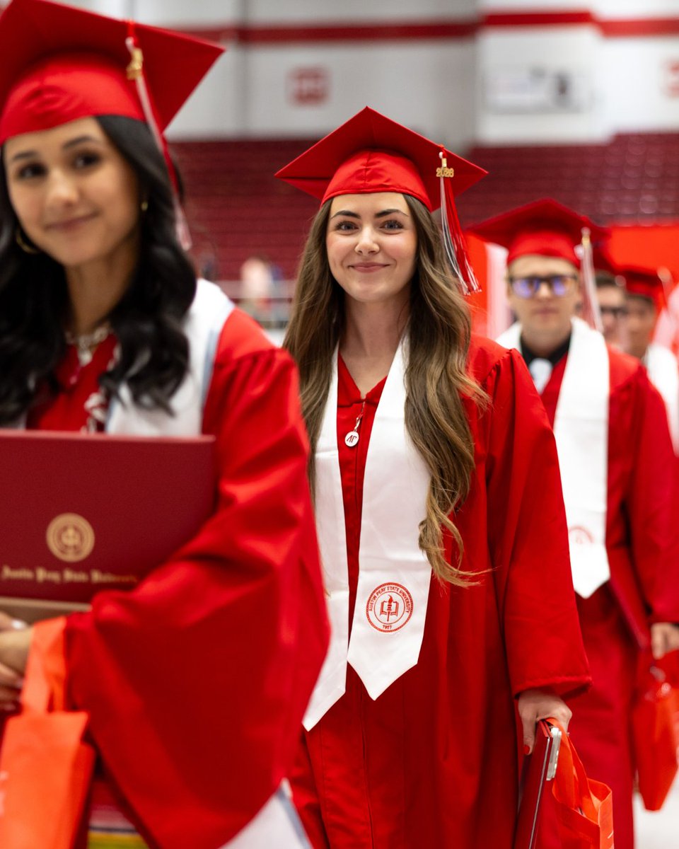 austinpeay's tweet photo. ICYMI, commencement photos are available!👏👏 

How to find yours:
• Visit https://t.co/5BQoI18AYG
• Search your full name in the search bar https://t.co/WhYX6GJXbI