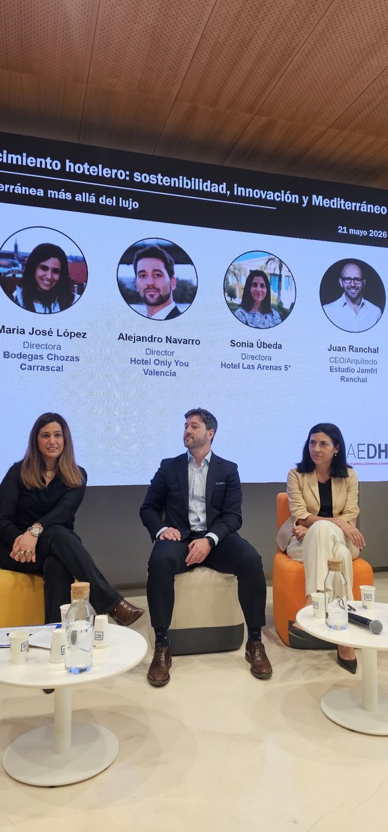 dcalomarde's tweet photo. Ayer disfrutando el tour del conocimiento hotelero con mesas sobre sostenibilidad, innovación, economía, inversión, Google, IA y Mediterráneo.
Enhorabuena a @aedh.es Asociación Española de Directores de Hotel y a @bancosabadell  @hubsabadell #Valencia por esta magnífica jornada ! https://t.co/miPsjUJq1D