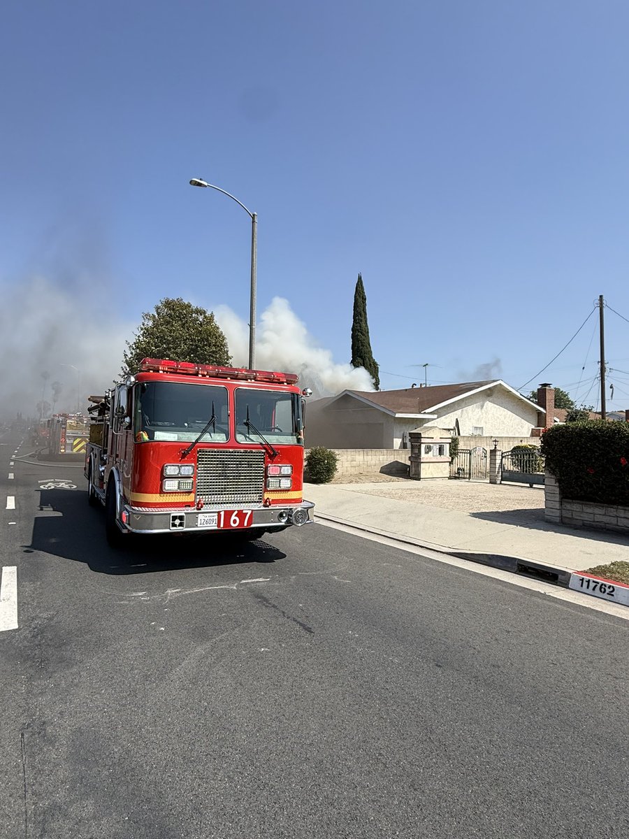 SGVFIRE's tweet photo. Structure fire in 169’s area this afternoon. Azusa IC. See YouTube or IG for more. https://t.co/1BMJn7VqKK
