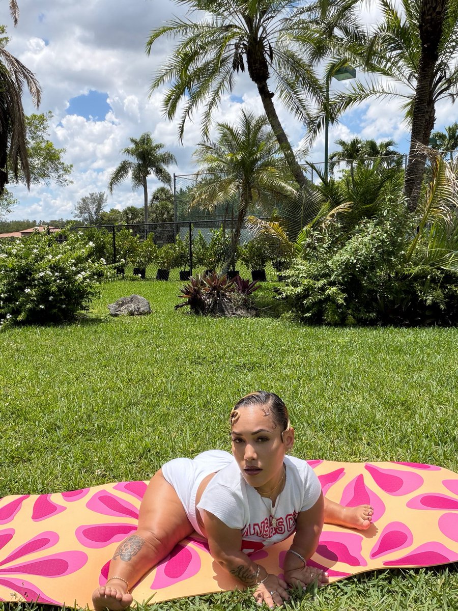 tanyateahanna's tweet photo. Wanna help me stretch? 

Link in bio 😌 https://t.co/apm3TxPywW