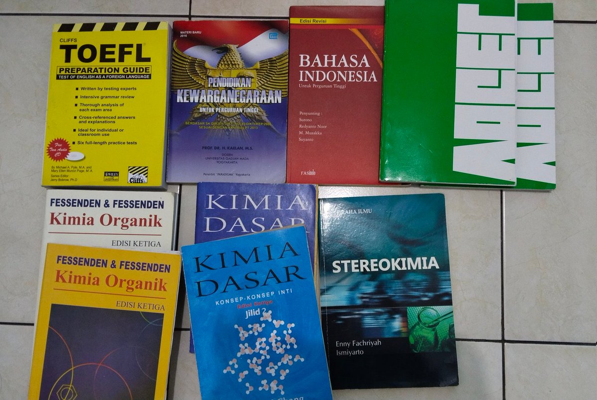 sfnalif's tweet photo. @undipmfs3 Titip ya kak, preloved buku², nego bisa, dm aja https://t.co/AYcKdH7uV9