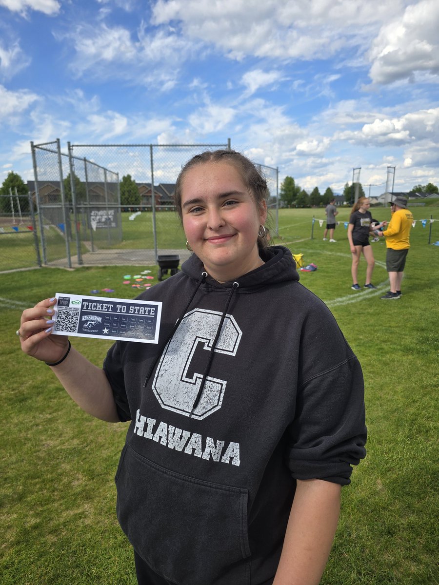 ChiawanaT_F's tweet photo. Lindy Metzger punches her ticket to state in discus! https://t.co/sG4ge4TqRK