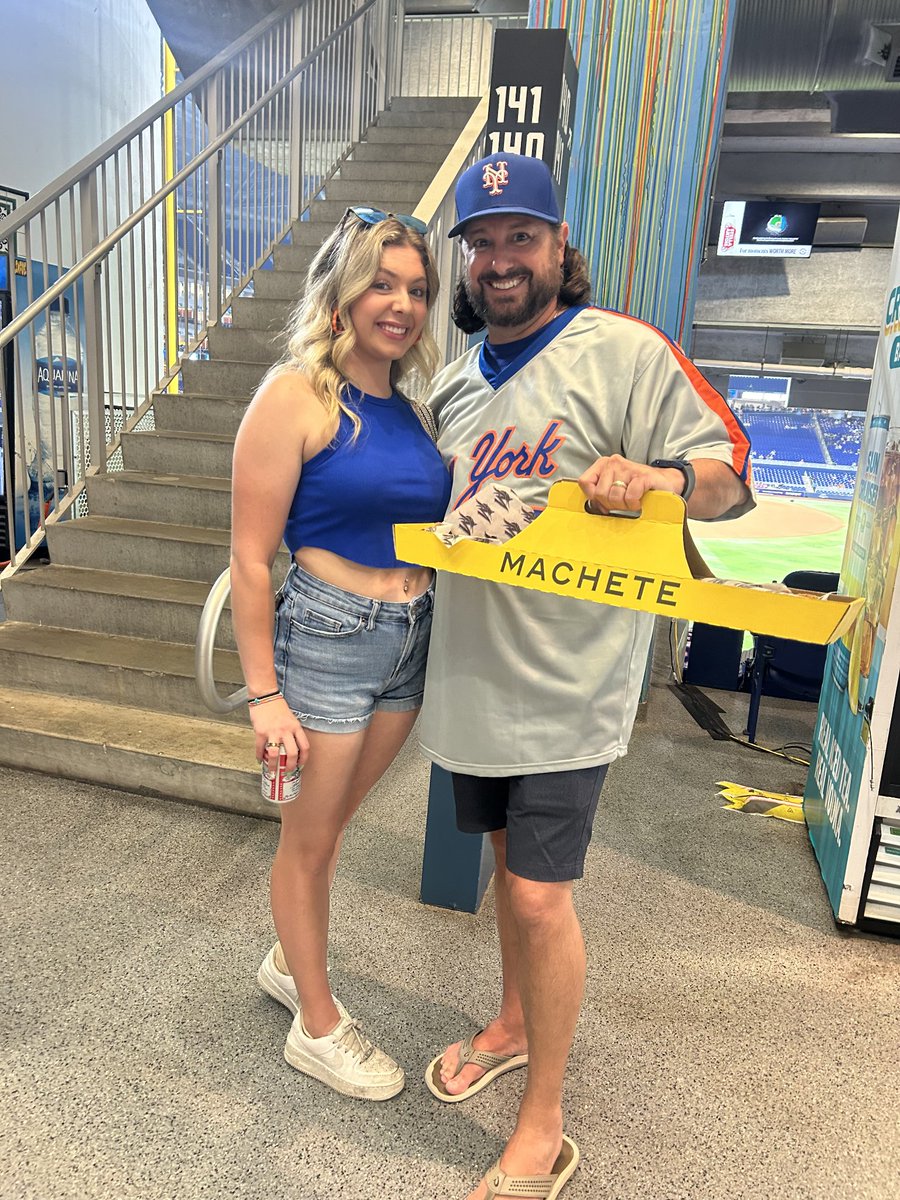 Brian_Iannucci's tweet photo. @SteveGelbs in addition to a hot dog (which is 6 out of 10), check out the Machete (two foot quesadilla). Well worth the time. #LGM 

P.S.- Keith is my hero. Tell him I said hello! https://t.co/t9jSplGwaQ