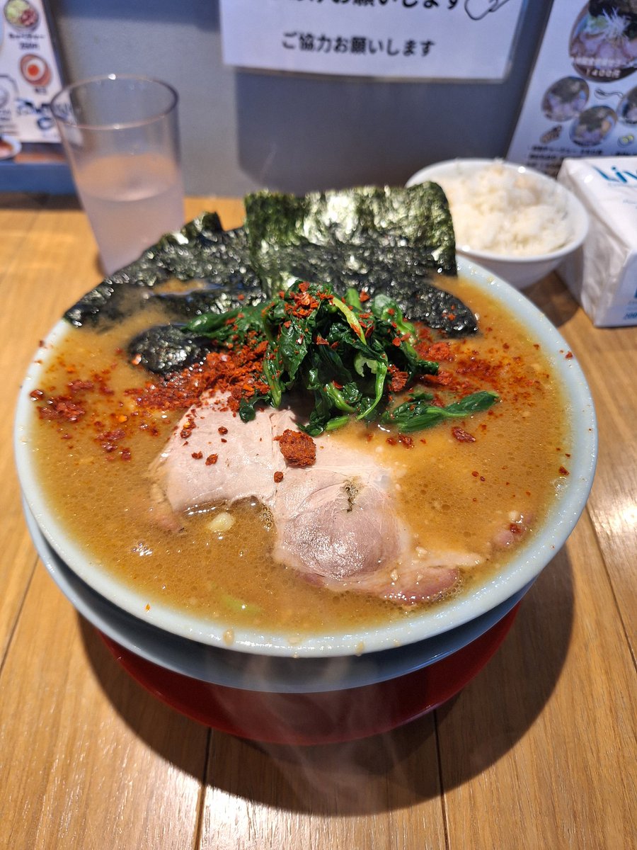 maeda0624001's tweet photo. ソウハチ家

前田ノ味噌ラーメン　大盛

少し肌寒い日の味噌は最高過ぎる！
まぁーレギュラーだし暑い日にも食べるとは思うけどやはり好きなやつ！
朝ラー最高🙌 https://t.co/B4ZKJaw6Eu
