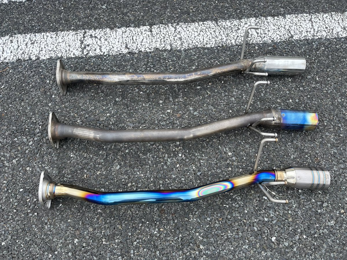 Reze__FD2's tweet photo. 上から
ステンレス
ステン→チタン
フルチタン

モ管の3種モリ

後日、真ん中の「ステン→チタン」売ろうと思ってるので引き取り限定ですが欲しい人いませんか？

 #モリモリ管
 #FD2
 #マフラー https://t.co/8Suk0kDAmx