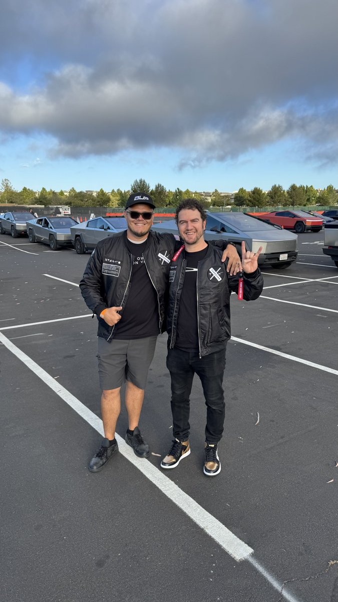 RyanJTorres's tweet photo. Happy Birthday John @teslaownersSV !!! I hope your day is as amazing as you are. Happy Memorial Day weekend as well! https://t.co/JxzuWz457N