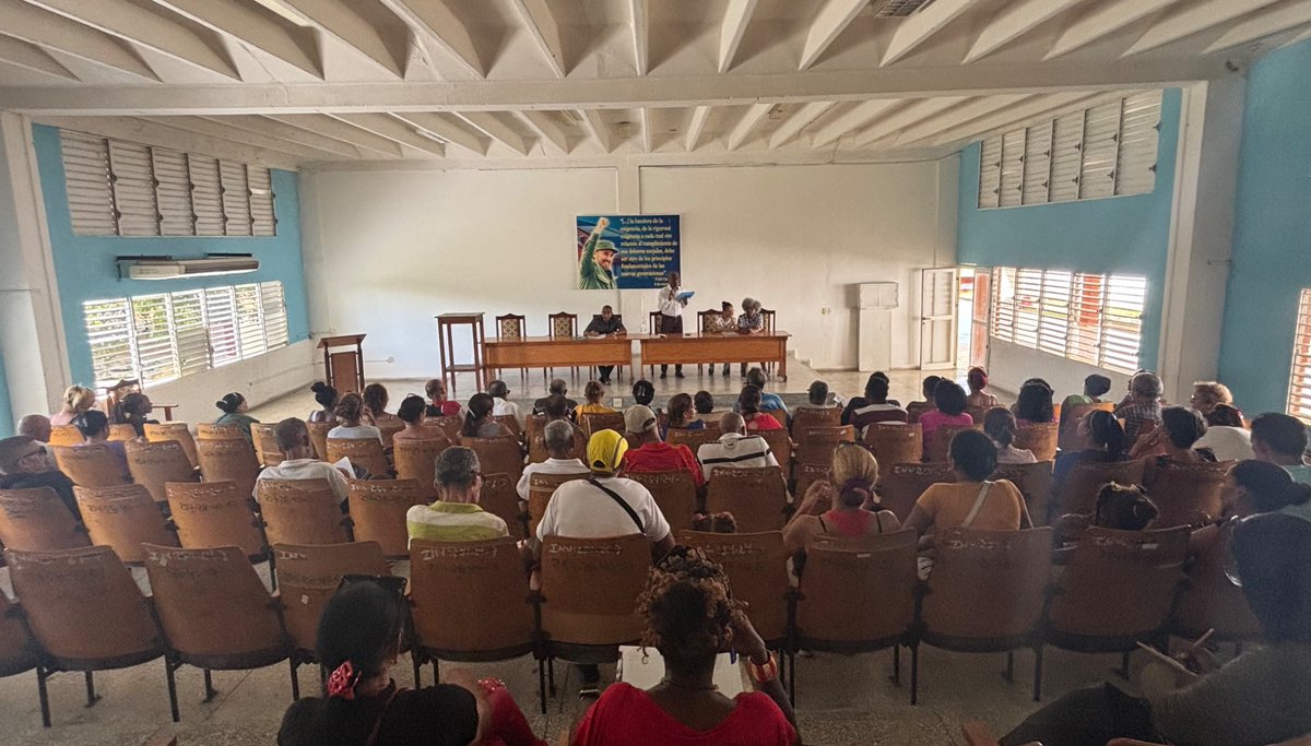ipvceguantanamo's tweet photo. @ipvceguantanamo se reúne claustro docente para la preparación del cierre del curso escolar en nuestra institución  , #JuntosPodemosMás #EducaciónGuantánamo @romero_tam56484
 @rafael_vaz43080 https://t.co/kVkSFKAKNG