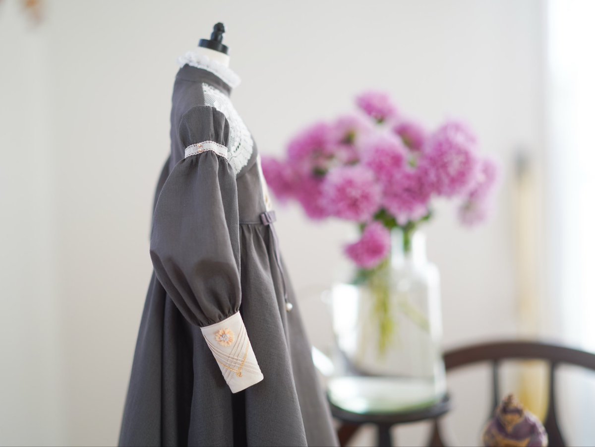 anrica_'s tweet photo. “ Tuck check dress ”

2023年

透け感のある薄手の生地を採用しました。
一点物として、ビオラカフスver.も。

#anrica個展 https://t.co/w8lsRWckJ8