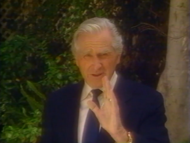 AyerNomasSeries's tweet photo. ESPECIALES DE TV: En septiembre de 1990 se emitió por NBC #HelpSavePlanetEarth. Este especial, presentado por Ted Danson, fue diseñado para enseñar a los espectadores cómo ahorrar energía, proteger la capa de ozono. reducir los residuos y llevar un estilo de vida más sostenible. https://t.co/oNzmO5eulv