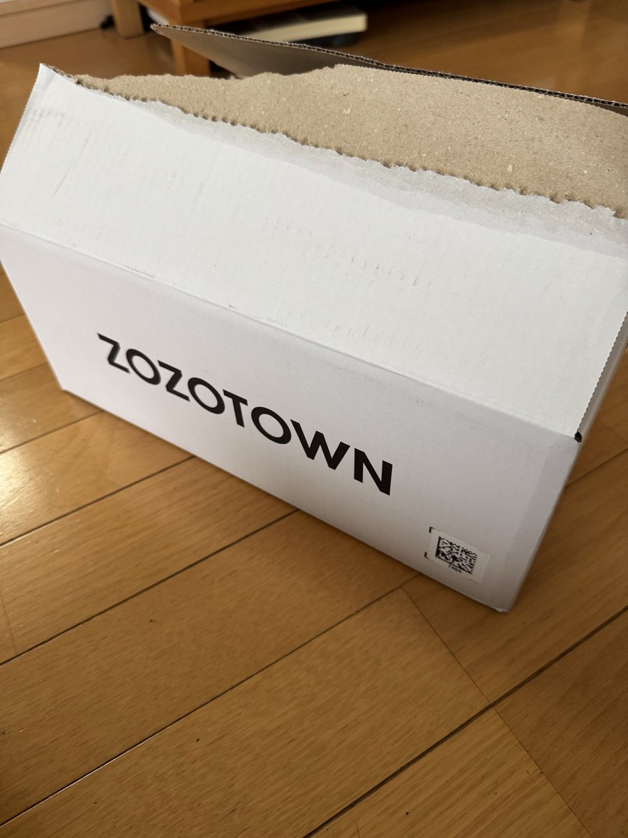 the_keystone's tweet photo. 白いZOZO箱きたー📦

#ZOZOWEEK箱CP https://t.co/7pajyzoP9F