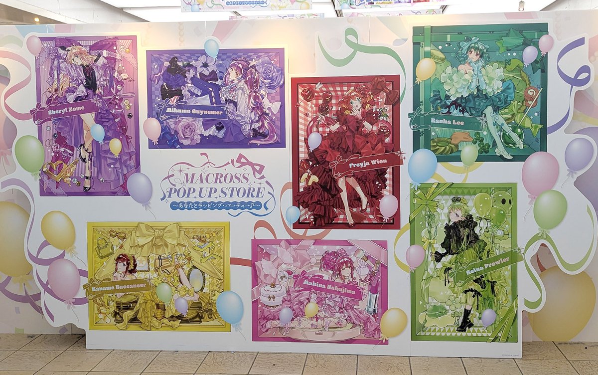 120od's tweet photo. 今週行ってきた🎀🥳可愛い！！キャラクターストリートのあちこちマクロスでラッピングされていて👍👍買わせて欲しい特典ポスカと綺麗なフライヤーも貰った😄 https://t.co/gIttOu3sKS