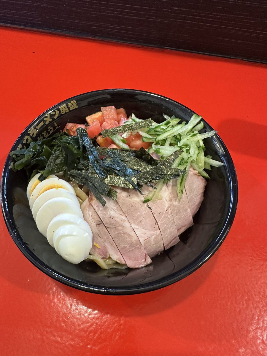 ramenotokomori0's tweet photo. 5/23 おはようございます！

🈂️本日のフォローサービス
・薬味ネギ(無くなり次第🙏)

🐽持ち帰り豚　本日分
・煮豚10本ほど

夏の風物詩、
🍜冷やし中華

今日も最高のとんこつスープを炊いてお待ちしております♪ https://t.co/kDJQvlWYEV