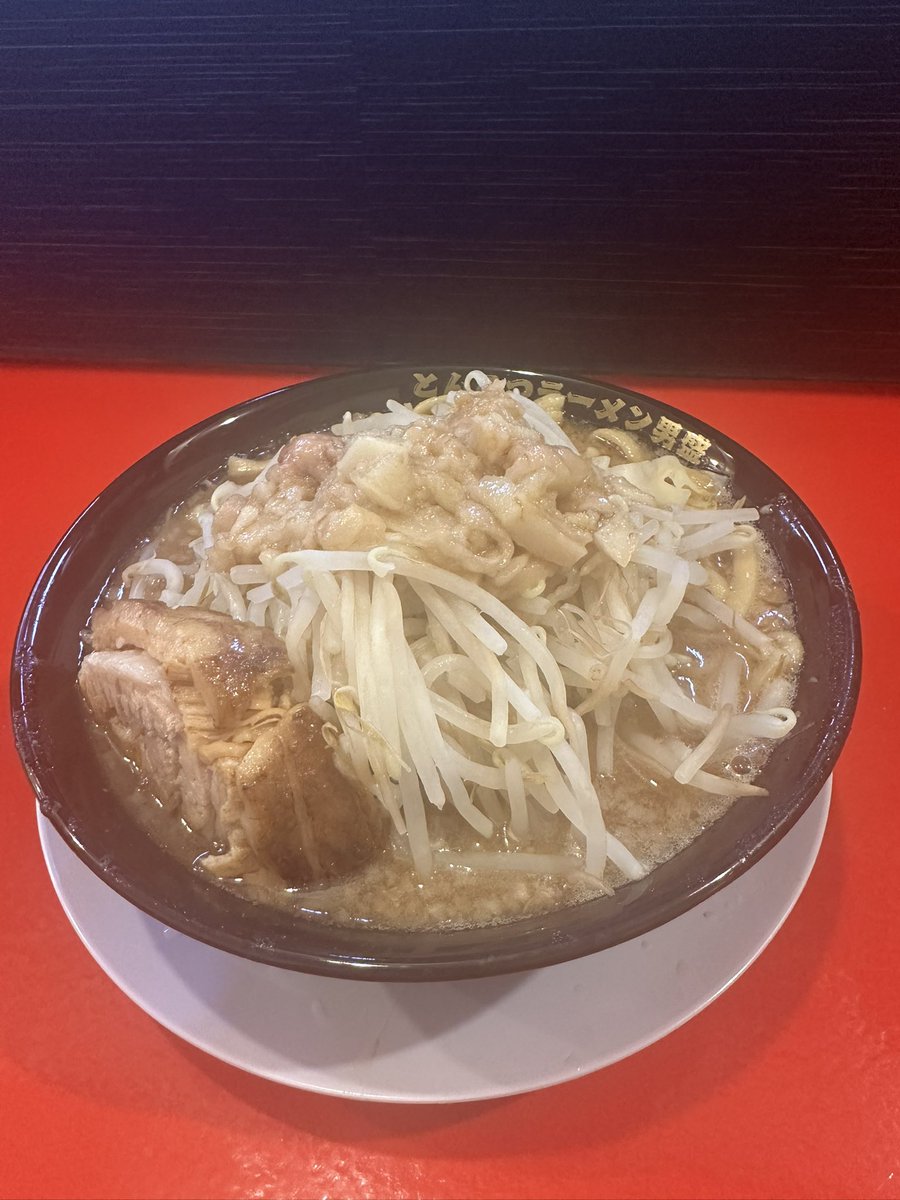 ramenotokomori0's tweet photo. 5/23 おはようございます！

🈂️本日のフォローサービス
・薬味ネギ(無くなり次第🙏)

🐽持ち帰り豚　本日分
・煮豚10本ほど

夏の風物詩、
🍜冷やし中華

今日も最高のとんこつスープを炊いてお待ちしております♪ https://t.co/kDJQvlWYEV
