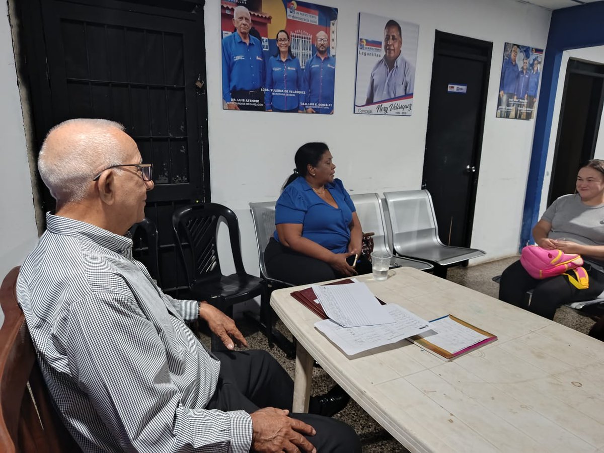 EleazarLpehr's tweet photo. Gran encuentro con nuestra gente! 
Hoy evaluamos avances y renovamos el compromiso con nuestra comunidad en la parroquia. 

¡Lagunillas avanza con paso firme! 
#UNTTrabajoYCompromiso 
#JoséMosquera 
#Lagunillas

@untlgs
@somosuntzulia
@partidoUNT https://t.co/QnTzW7pNtX