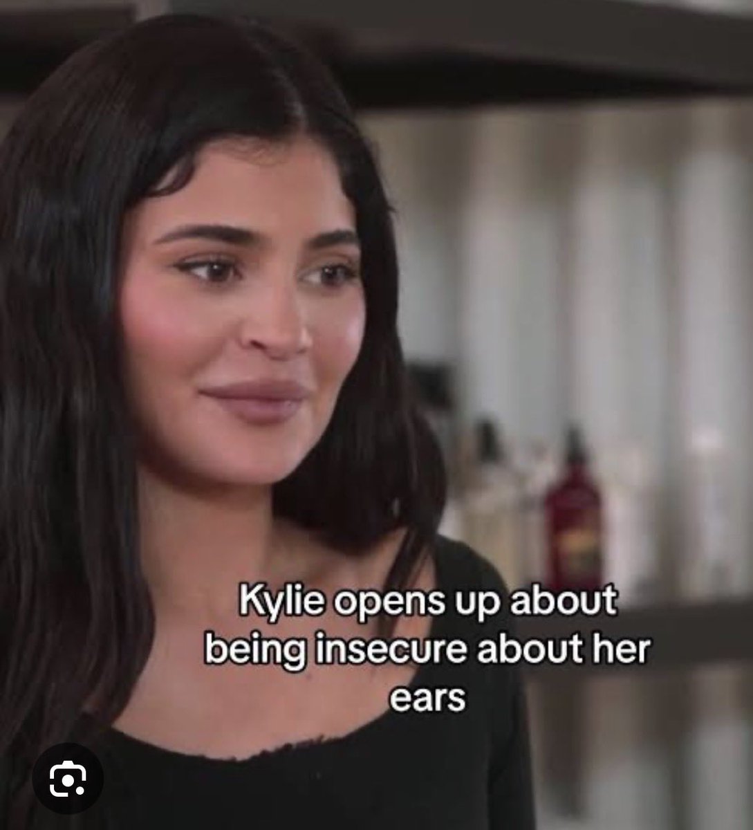 StampHERface's tweet photo. How do I go about telling a hairstylist I want Kylie Jenner’s baby hairs? https://t.co/7J4hmW9F6E