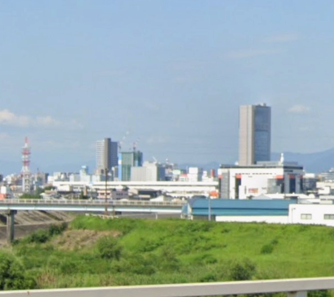 ulkhne's tweet photo. 郡山市のラウンドワンあり。
撮影位置は3枚目となる。
頑張って暮らしているという発言あり。
ストーカー目的で郡山市内のはま寿司のライブ配信を頻回にしていた事から、被害者女性も市内または近辺に住んでいる可能性は高い。
この事から、ストーカー目的での移住をした可能性が考えられる。 https://t.co/HOtYH5DOHI