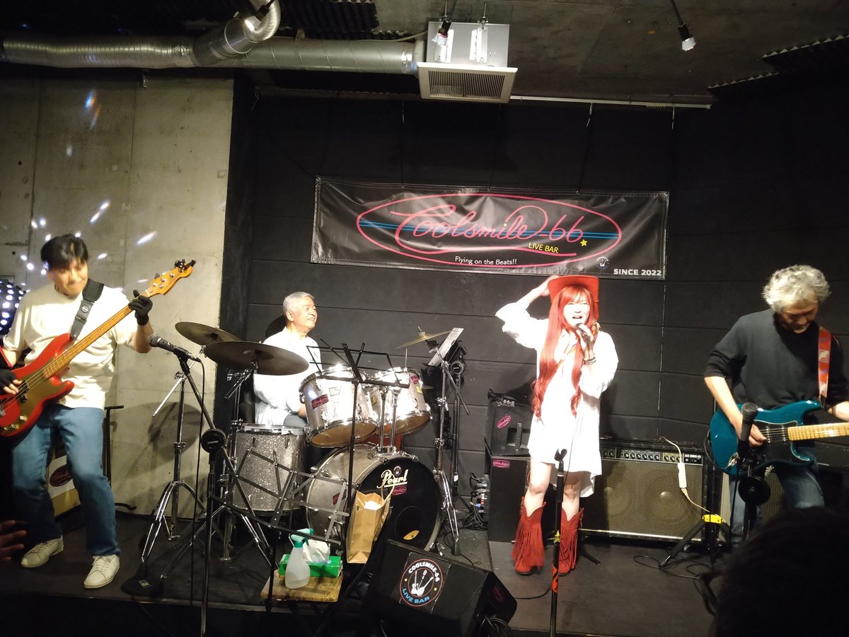 oooh617's tweet photo. #坂本奈津希 さん主催ライブ5/21武蔵小山COOLSMILE-66なっちゃんクラブvo.49

なっちゃんはコーラスと締めに熱唱、オープンマイク開催で盛り上がり。

自分演奏セトリ
キーボード＆ボーカル
横浜ホンキートンクブルース（choなっちゃん） どうしてこんなに悲しいんだろう

キーボードサポート　続く https://t.co/MIlySs1hG5
