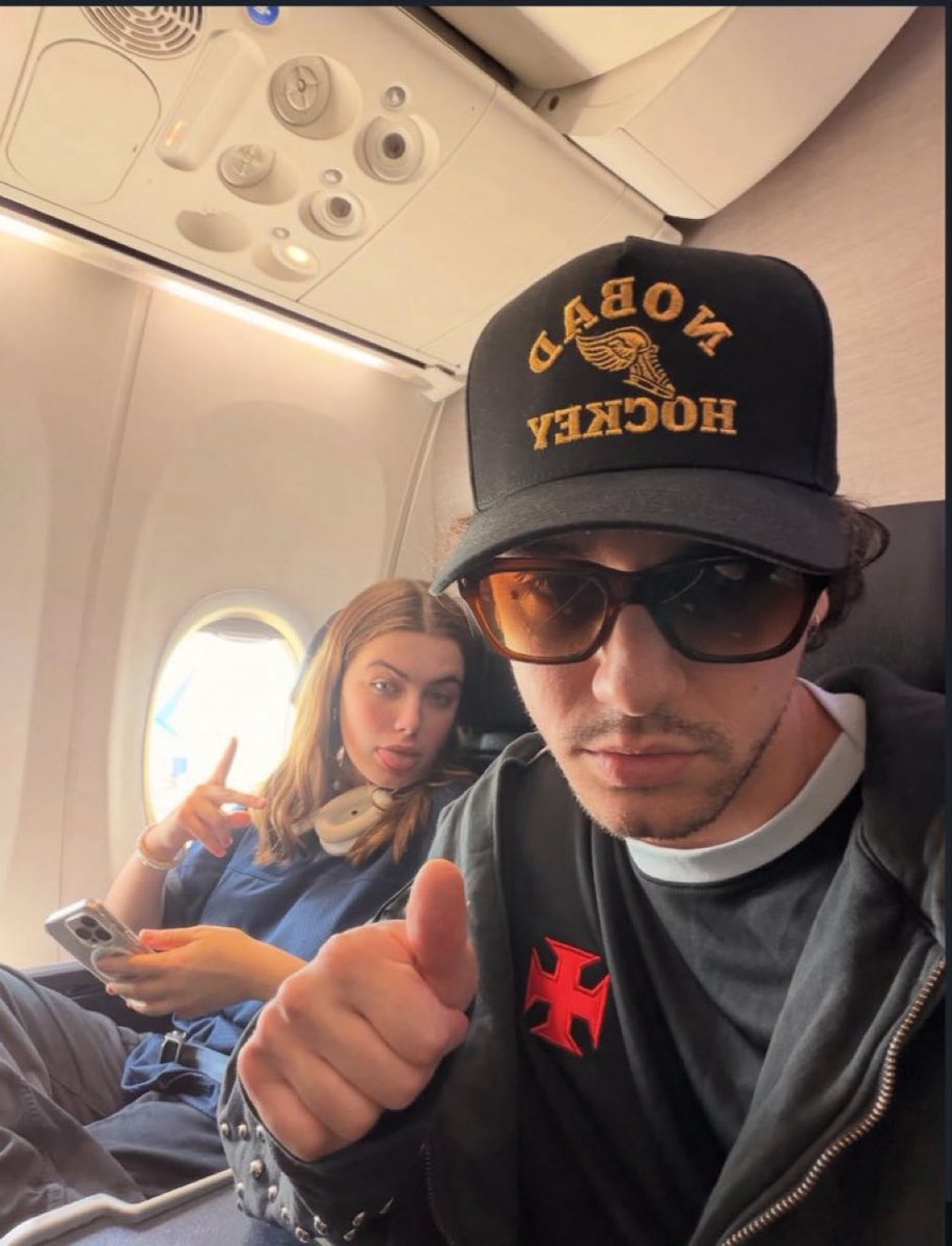 Emi tweet media