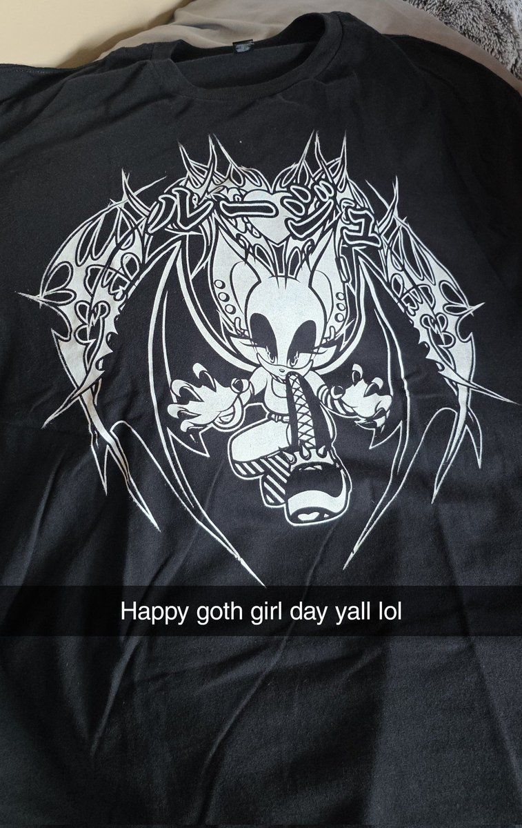 DimitriTD115's tweet photo. Got my first Rouge the bat shirt just in time to celebrate goth day lol #Gothday https://t.co/9drOn6Rf7C