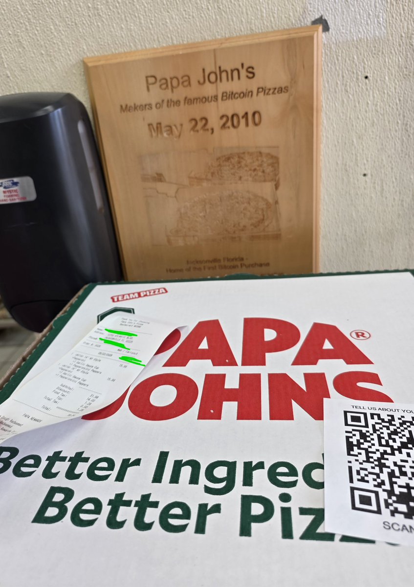 TheBelloDonna's tweet photo. Back on Jan 3, two pizzas ($22) were purchased and paid for with 120,000 Blackcoin to celebrate #BitcoinBirthday.
Today on May 22 #BitcoinPizzaDay, two pizzas ($19) were purchased from the same @PapaJohns location as the 2010 #BitcoinPizzas and paid for again using #BLACKCOIN.
Today, it only cost 7,850 $BLACKCOIN.
120,000 BLACKCOIN would have bought 30 pizzas!!!!!
π was delicious!
#bitcoin #btc #pizza #10000btc