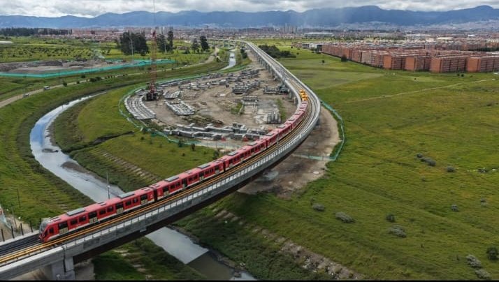 dhidalgo65's tweet photo. Seguir admirando el hito 🚈✨️
Bien @Bogota 
Gracias a más de 17,500 trabajadores que lo están haciendo posible 
ML1 🇨🇳🇨🇴 EMB @MetroBogota
Hacer requiere más que querer
Buen contrato, buen contratista, buena supervision, buena coordinación 
¡Gracias ❤️💛! https://t.co/SB6HWOCIVg