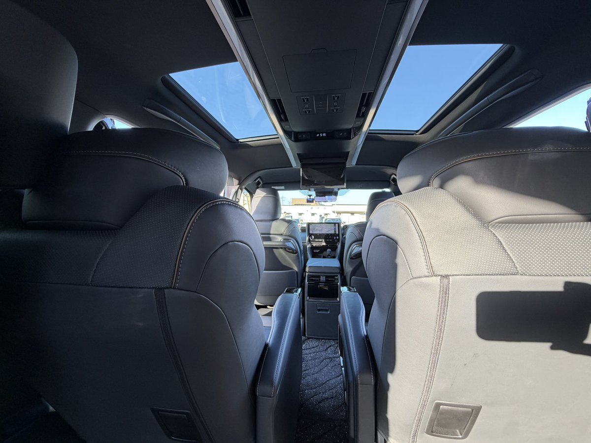 ATLASAUTO0115's tweet photo. ・走行3.6万km台
・2列目オットマン付きキャプテンシート
・ツインムーンルーフ
・後席フリップダウンモニター装備
・デジタルメーター＆先進安全装備搭載
・HUD（ヘッドアップディスプレイ）付き
・静粛性高く、ハイブリッドで燃費も優秀

#40アルファード
#アルファード40
#アルファード売ります https://t.co/iy6GyApIp0