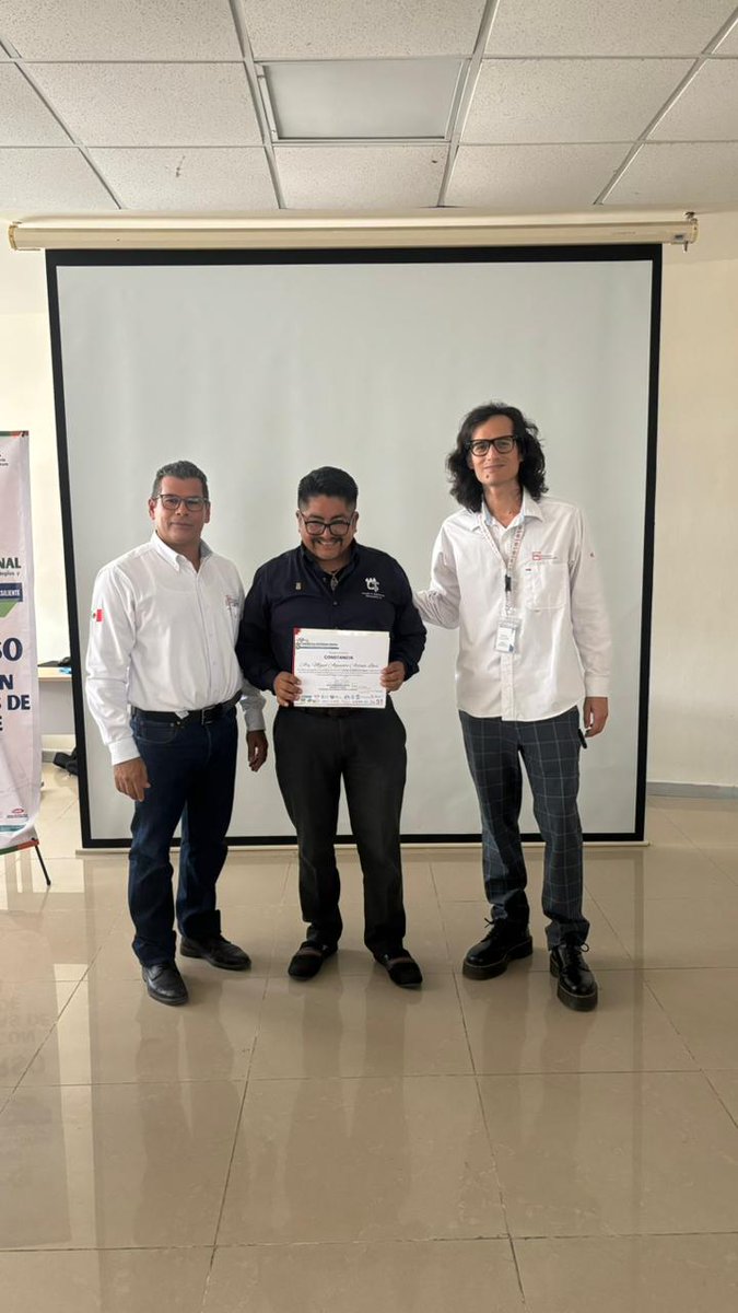 ArquitectosTab's tweet photo. En representación del presidente Francisco Espinosa, Miguel Aldana fungió como jurado evaluador de los puentes estudiantiles, contribuyendo desde la experiencia profesional al diálogo entre academia y sociedad.
#ArquitecturaEnMovimiento https://t.co/GJTBkvmsfP