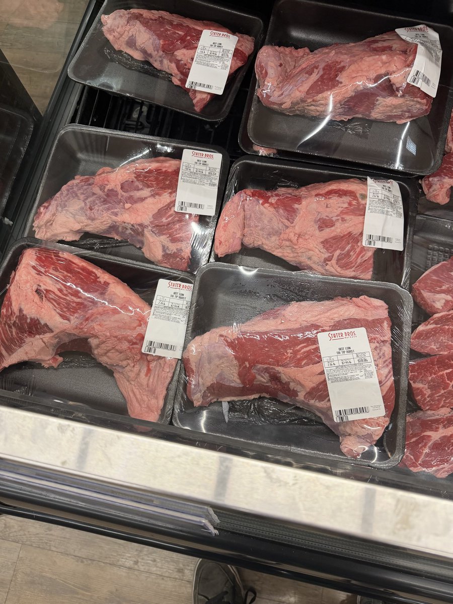 Big cuts of beef are an everyday thing in America. You can buy it everywhere. Whole rib roasts are 8.99 a pound at my local Store….the Tri tips all looked magnificent