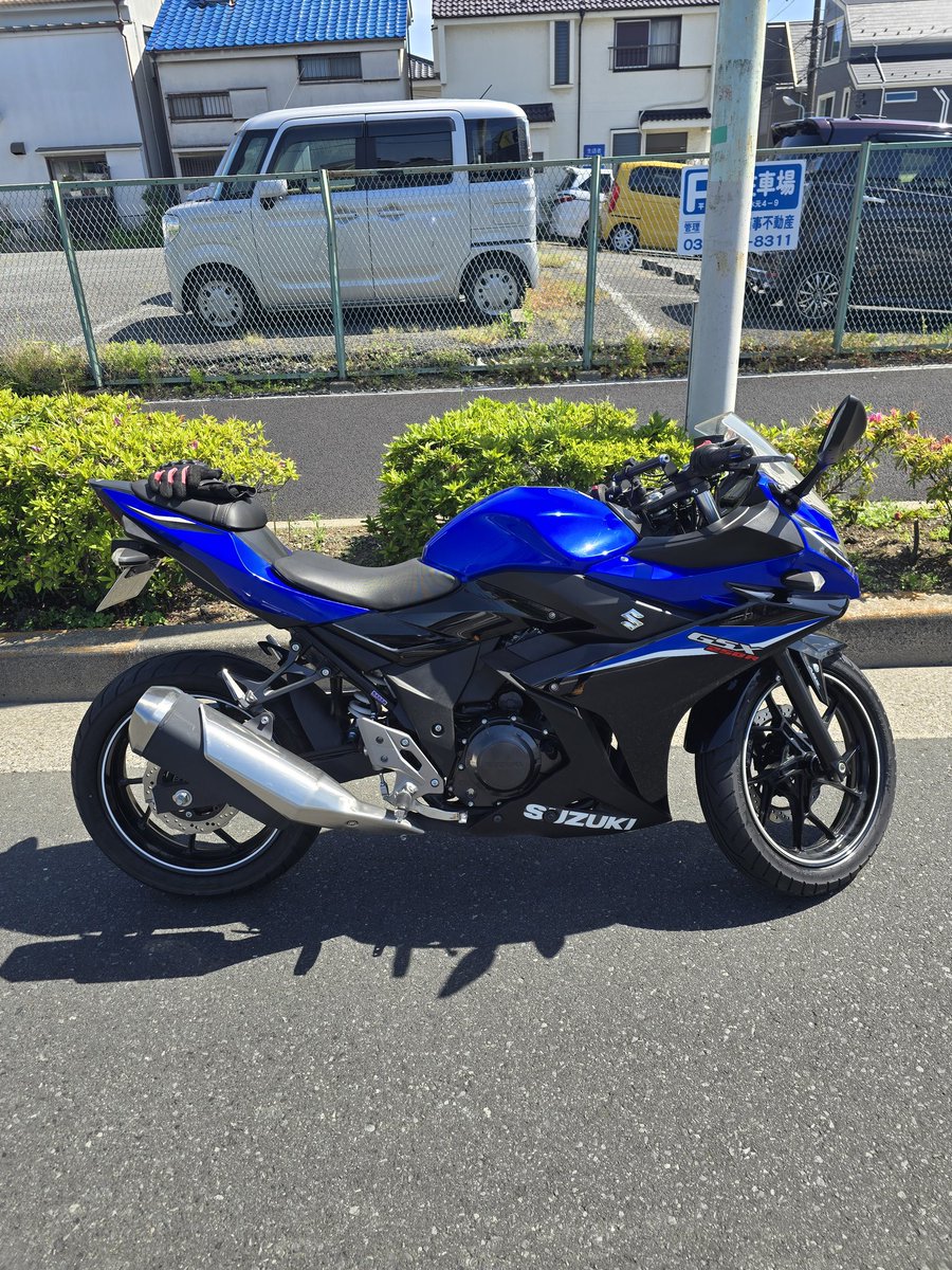 Rayze_Devotion's tweet photo. ついに納車されましたー！
千速ちゃんに名前つけてもらったGSX250Rの【じすりん】です！自分の都合がつかなかったりGW入っちゃったりで遅くなっちゃいましたが、人生初のセパハンのバイク楽しんで乗っていこうと思います！色んな所にいくぞー😁✨
#みてやちはや
#またがりん堂
#輪堂千速 https://t.co/Cpwi4II7JZ