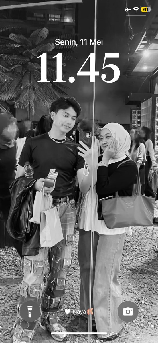 zweittiest's tweet photo. thanks aji lockscreen baru nya😋 https://t.co/eld0AlSDAD