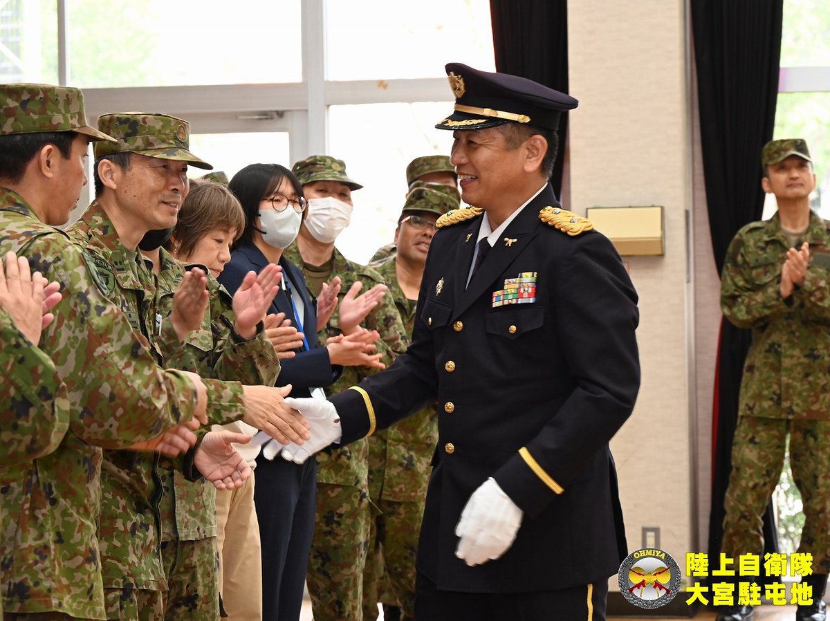 JGSDF_OOMIYA's tweet photo. ５月１日、#化学学校 の外崎１佐は３８年にわたる国防の任を全うされ定年退官を迎えられました。
地下鉄サリン事件や福島第一原発等の災害派遣に従事し、幹部特修課程の課程主任として人材育成に貢献され、飾らない人柄で多くの隊員に慕われました。今後益々のご活躍を祈念申し上げます。 https://t.co/UGG9aPWBCY