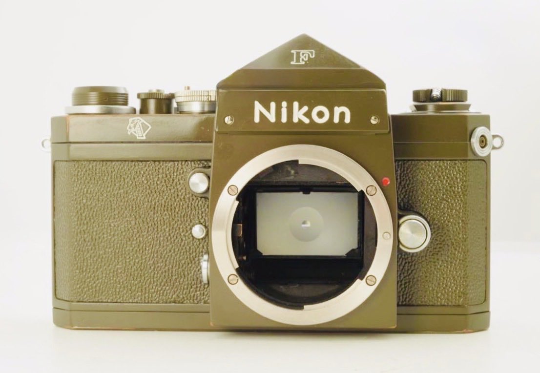 希少品★美品★ NIKON F アイレベル オリーブ 陸上自衛隊モデル 後塗り 1960年台から陸自で採用されたNIKON Fアイレベルは、ボディが軍用機と