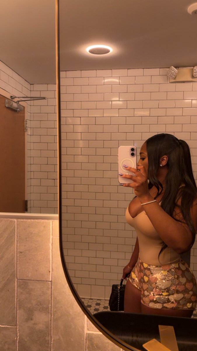Nyyonce's tweet photo. I be in my own world too hard 🎀 https://t.co/orO5nIh8Mm