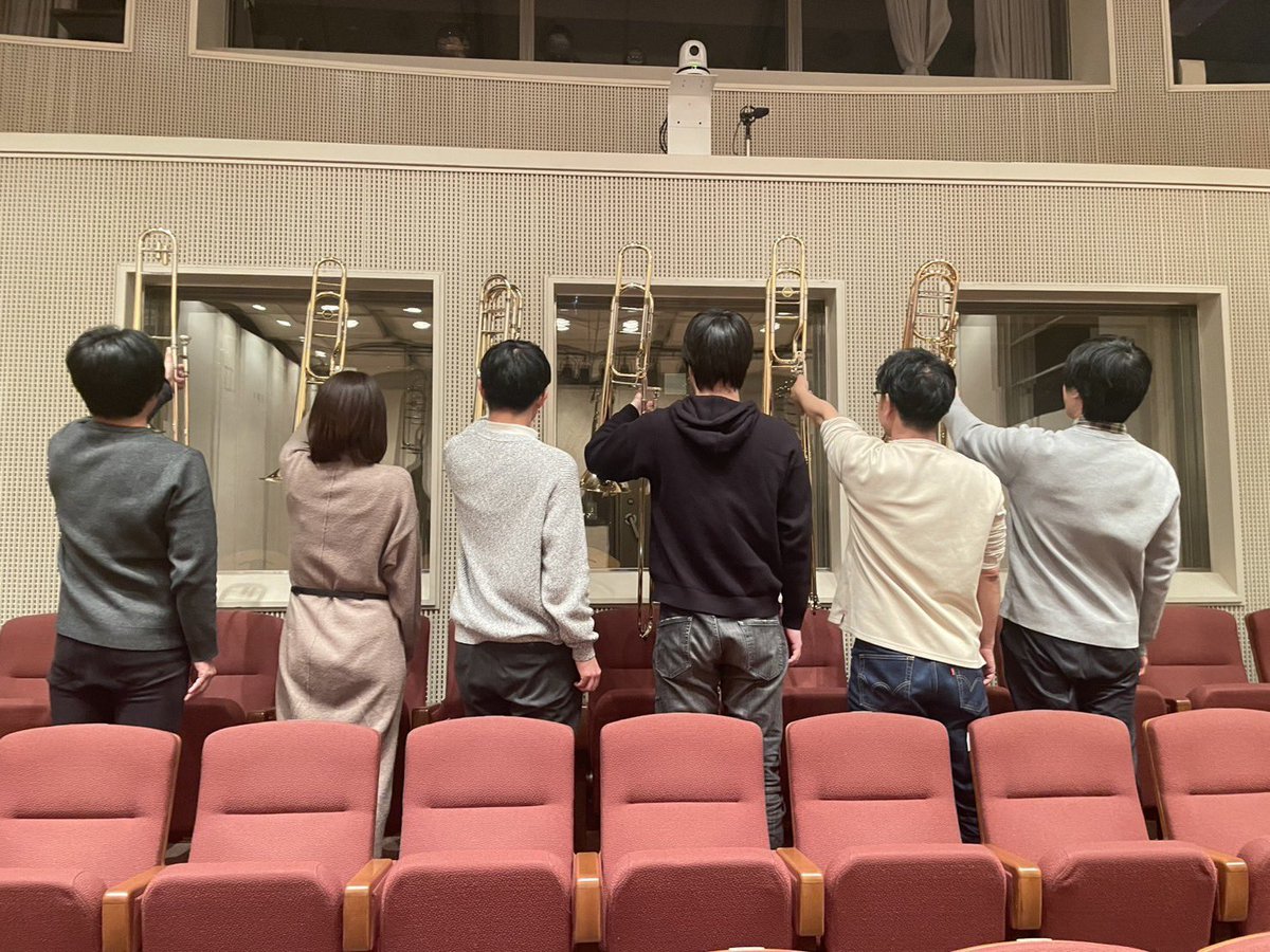 simpatia_0804's tweet photo. 🎶パート紹介🎶

こんにちは！トロンボーンパートです。
一時期、4人だったり2人だったりと少なかったパートの1つだったのですが、
気づけば6人！！とても嬉しいです！ https://t.co/L29ecIVnNw