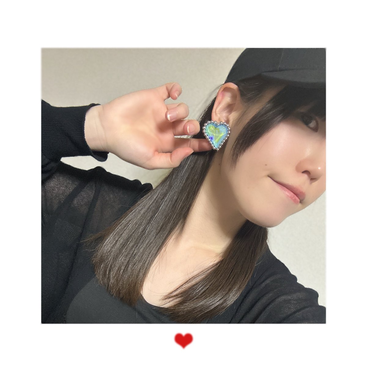 ueddddd_91's tweet photo. 可愛い大きなハートのピアス買いました
耳たぶ薄いから重みで下向きがち https://t.co/Uyyr4K7Hm6