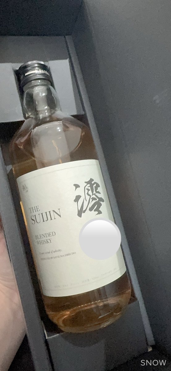 koreto86's tweet photo. 友人から誕プレに名前入りのウイスキー貰えた嬉しい!
(名前バレの為に一応隠しています) https://t.co/ZQwUmBFGKg
