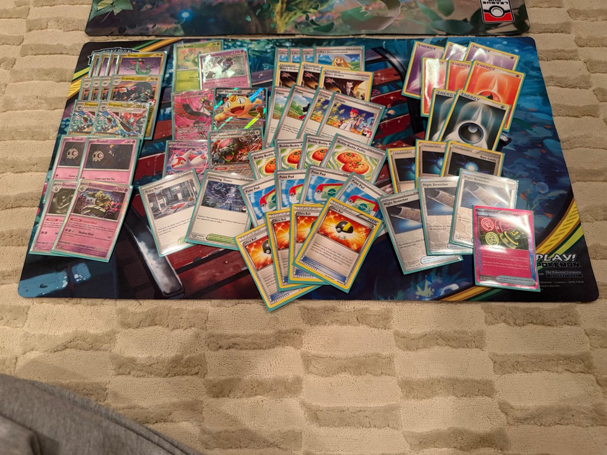 Zeky_thg's tweet photo. Top 16 at Los Angeles. Not the placement I really wanted but my friend Logan won the whole thing and made me (and his mom) really happy. 
Thanks to my mom @drsarahadler @Jctfordd @ciaran_tcg my sponsor @SVCardArt and my sister Zooey the Elder. https://t.co/uGkqILtnIA