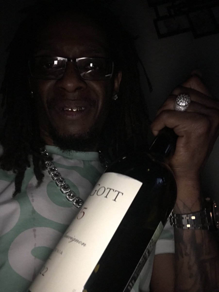 duffel_da's tweet photo. Big Drunk 😂 https://t.co/k4ehz5BAlF