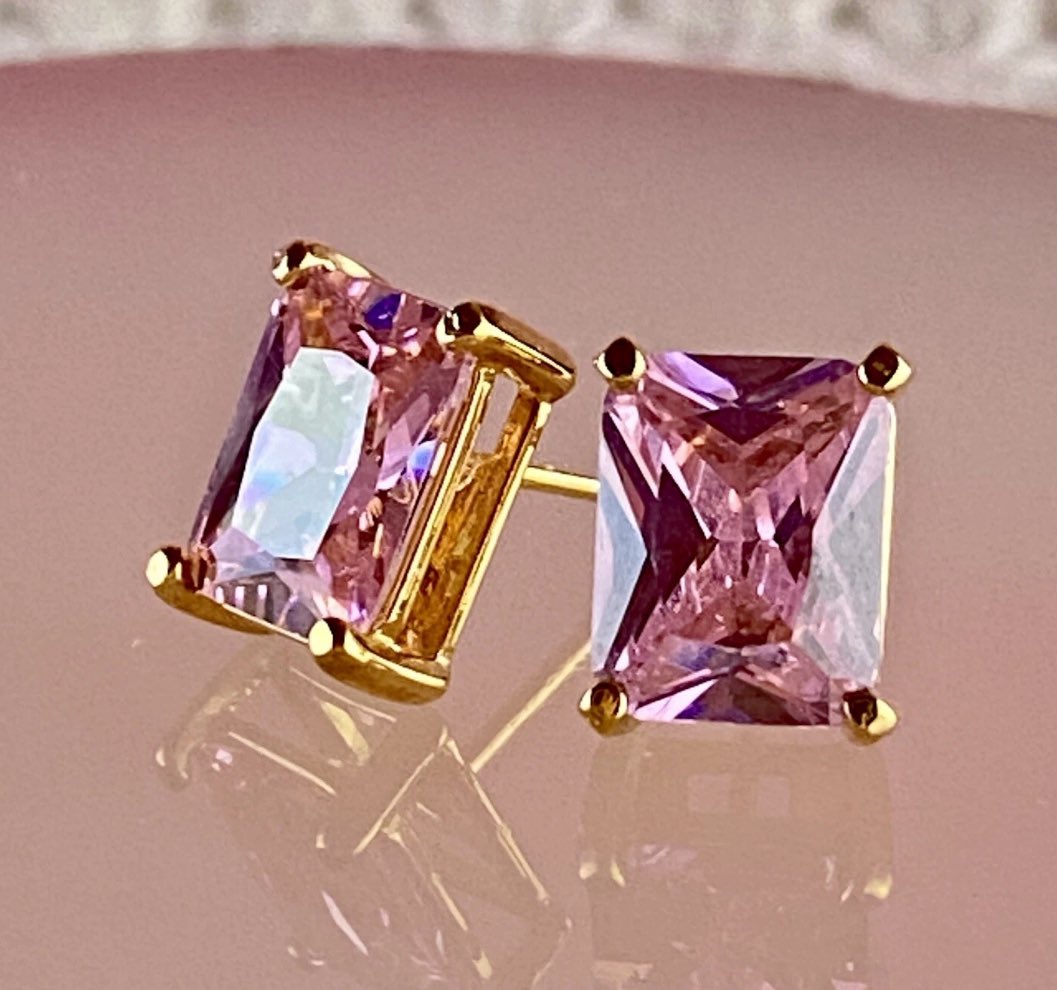 StuffWeFind1's tweet photo. Emerald Cut CZ Simulated Pink Sapphire Earrings - Vermeil - 925 - Ross Simons 

https://t.co/llod86luHK

#jewelry #earrings #SterlingSilver #vermeil #pink #pinklovers #cz #gradgift #prom #treatyourself #foryou https://t.co/8aDLwGnsJW