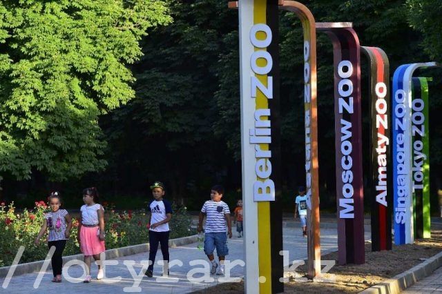 Продолжая прогулку по оживленным уголкам зоопарка otyrar.kz/2026/05/prodol…
В прошлый раз мы гуляли (otyrar.kz/2026/05/progul…) по аллеям Шымкентского зоопарка вместе с хранителями пернатых, водных и хищных. Но большой зо ...