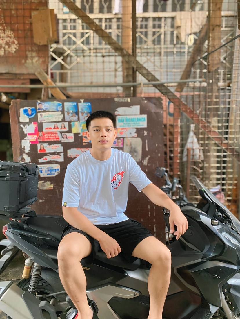DarylD76178's tweet photo. Good day mga boss 
Available ako anytime 💆 
Sa gusto magpahagod dm molang ako📱😁
Ako bahala sayo😉

Dm for more info📱😊
📍South Caloocan loc around monumento circle https://t.co/g49oK5uU1C