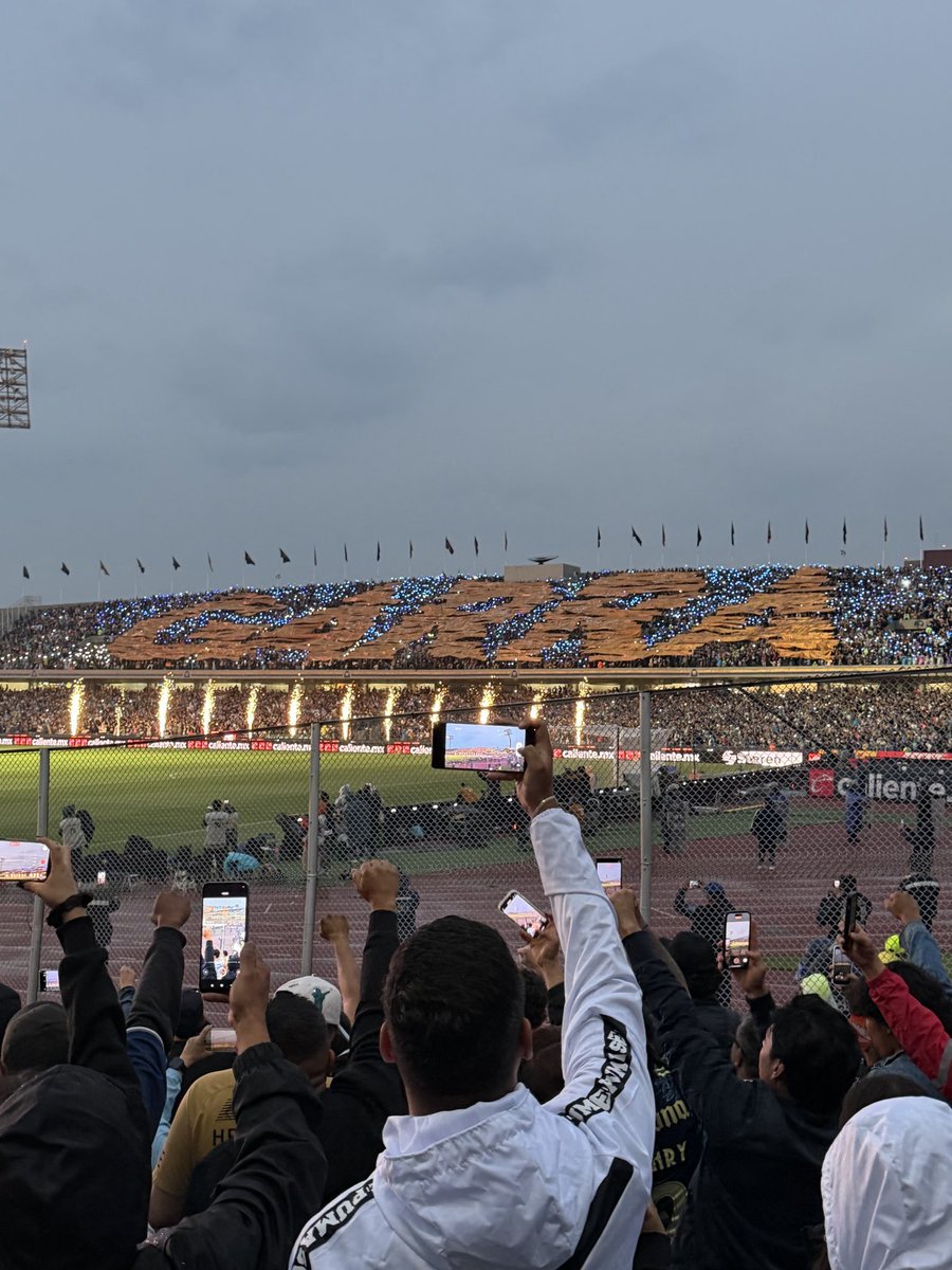 CantaloCamacho's tweet photo. Después de 8 años, visitamos CU para ir a mi primer #ClasicoCapitalino.
Una locura, el mejor juego que he visto en estadio.
LA MEJOR SERIE DE LA HISTORIA DE LA LIGA MX
Bendito fútbol, bendita vida. https://t.co/V2OodqjEd9