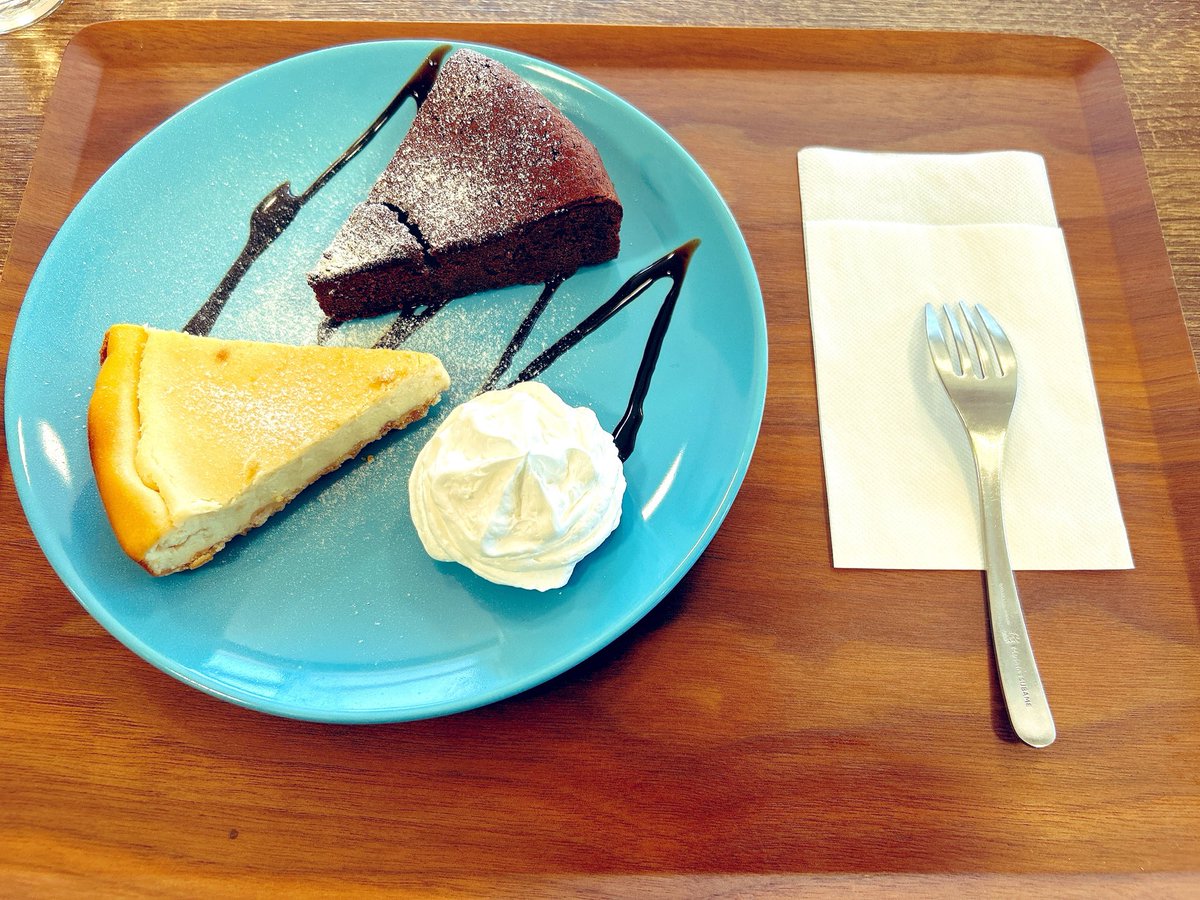ysgr_pk's tweet photo. お昼ご飯を食べに知り合いの店に初めて行ってきた☺︎
とんでもねえ量出てきた、、
デザート2種あってガトーショコラ頼んだら両方出てきた、ありがとうの気持ち📛
ただ、、、ご飯で、、おなかいっぱいやったんよ……

夜勤までおやすみなさい https://t.co/RZeehZTboE